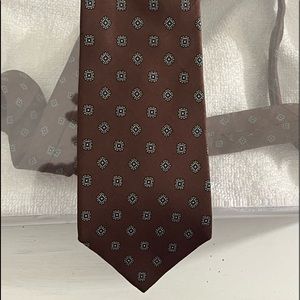 New condition mens vintage Mario Valentino tie. Brown patterned.